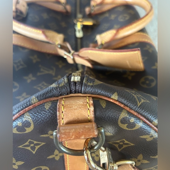 Louis Vuitton Monogram Canvas Keepall 50 Duffel Bag w/Shoulder Strap & Lock/Key - Picture 4 of 17